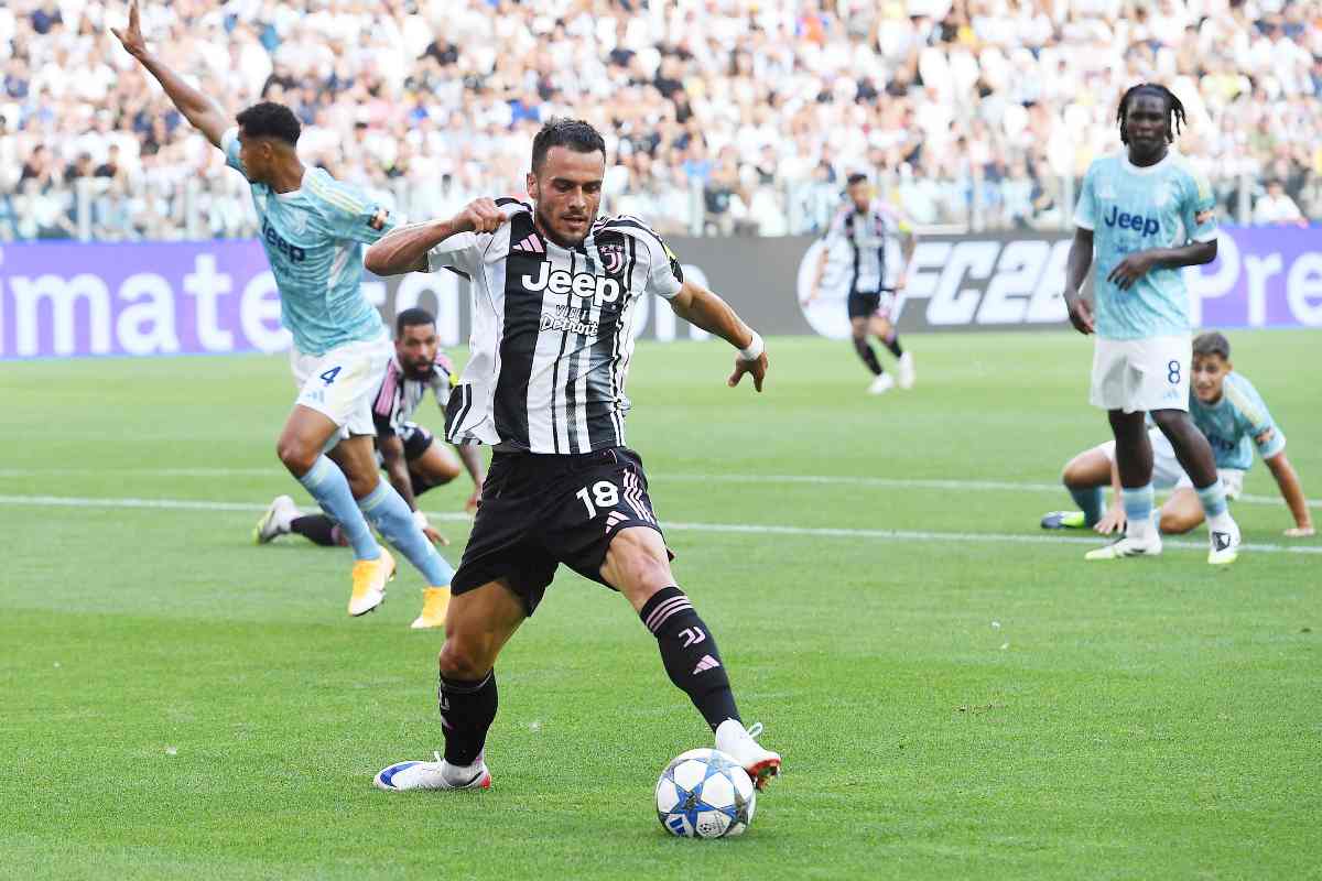 kostic gioca il pallone