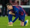 lewandowski si allaccia le scarpe