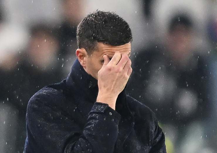 thiago motta con le mani sul volto