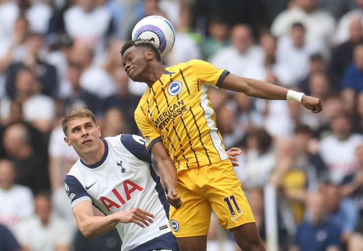 Adingra svetta di testa