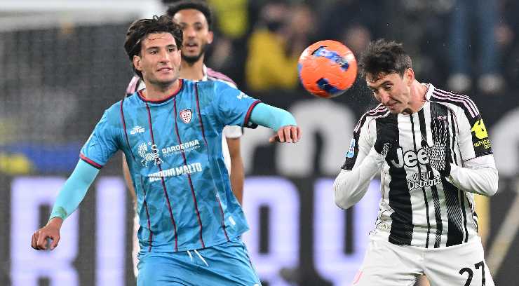 un contrasto in cagliari juventus