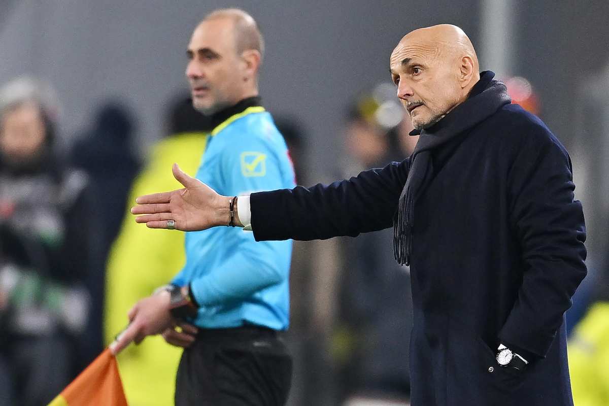 spalletti allarga il braccio in panchina
