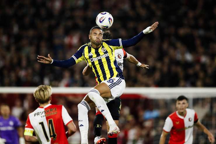 en nesyri colpisce di testa