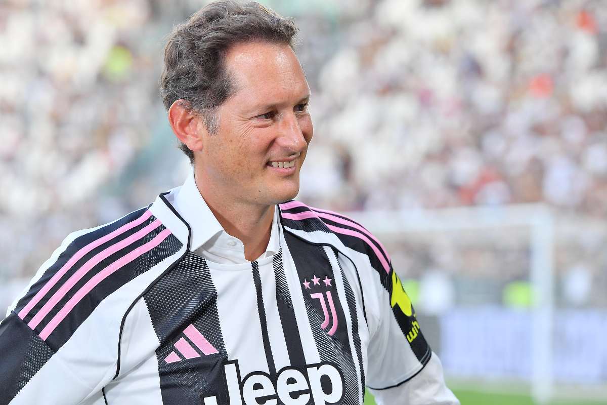 elkann con la maglia della juve