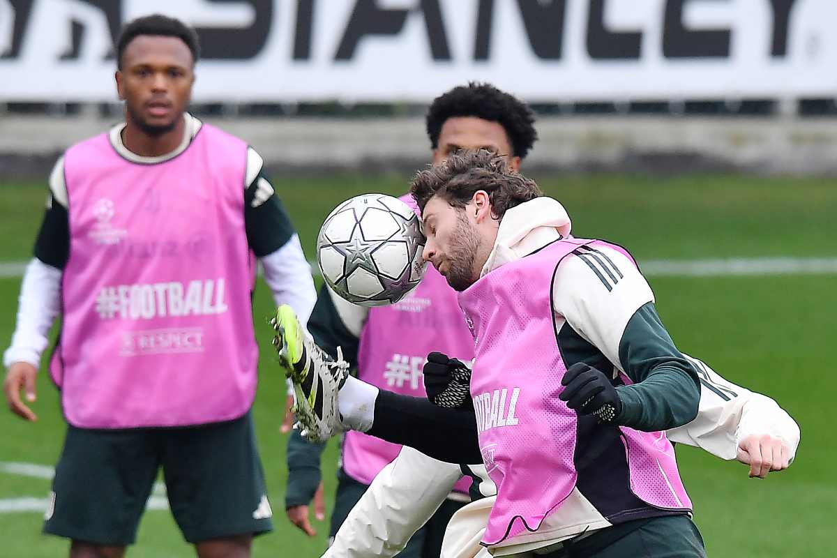 openda, mckennie e locatelli durante l'allenamento