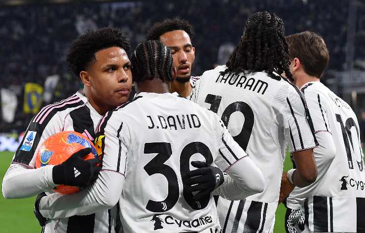 i giocatori della juve esultano