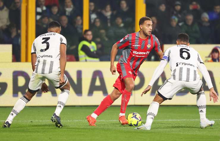 danilo e bremer in marcatura in un vecchio juventus cremonese