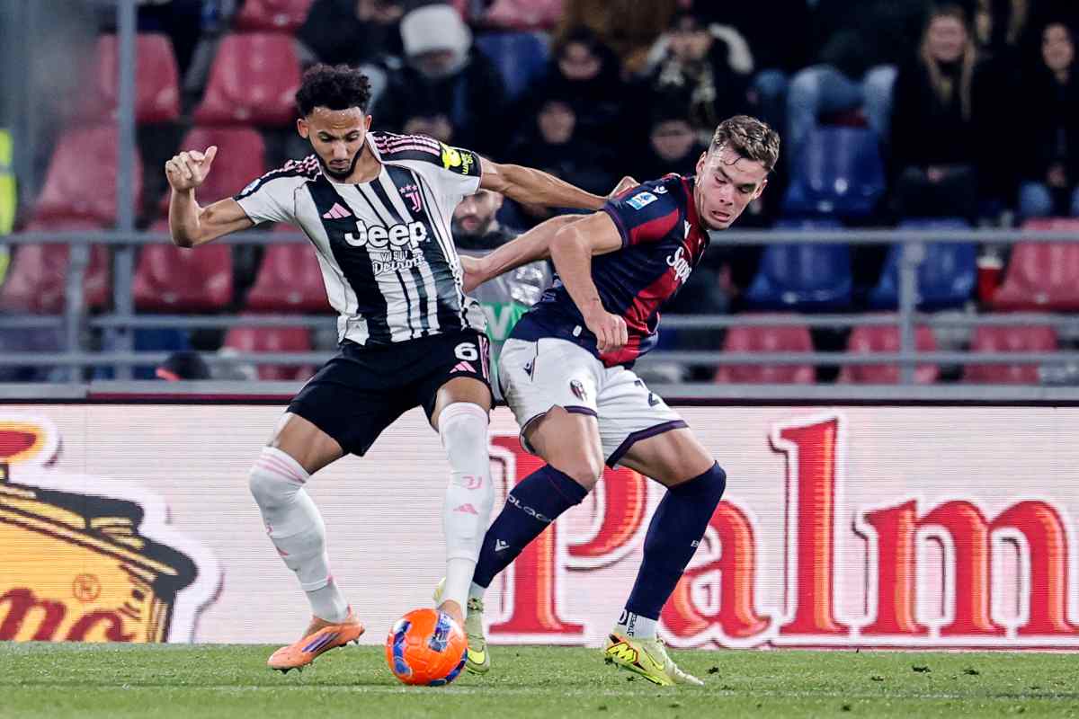 kelly contro un attaccante del bologna