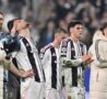 La squadra della Juve delusa dopo il fischio finale
