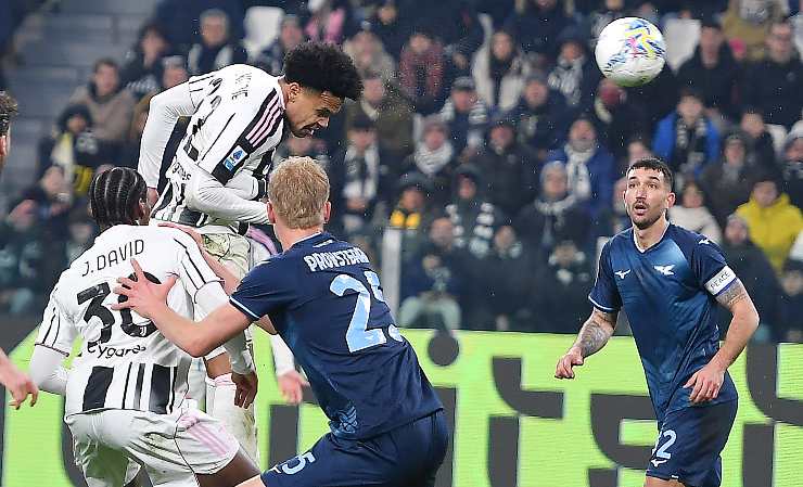 mckennie colpisce di testa