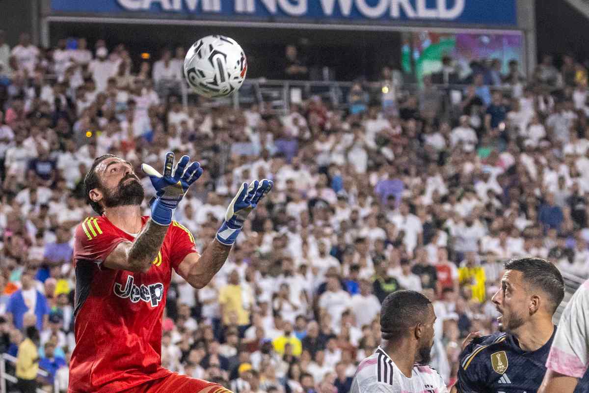 pinsoglio blocca la palla