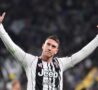 Dusan Vlahovic esulta dopo un gol con la Juve