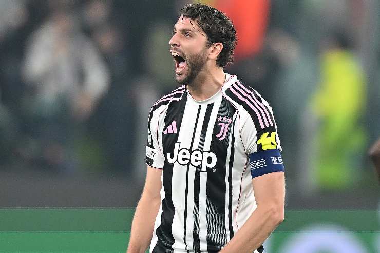 Manuel Locatelli esulta dopo un gol