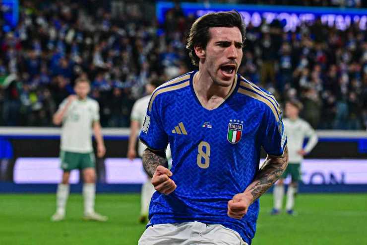 Sandro Tonali festeggia il gol contro l'Irlanda