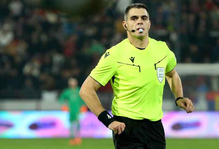 Simone Sozza dirige una gara