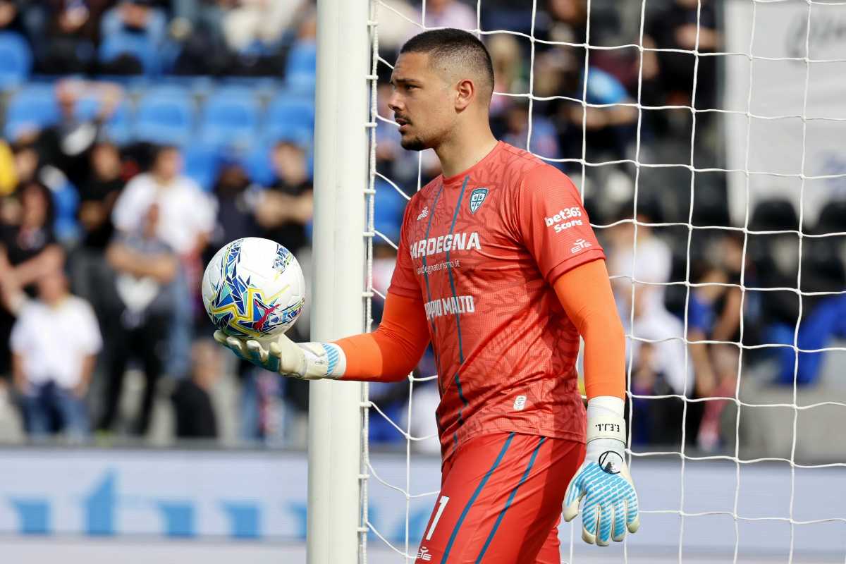 caprile col pallone in mano