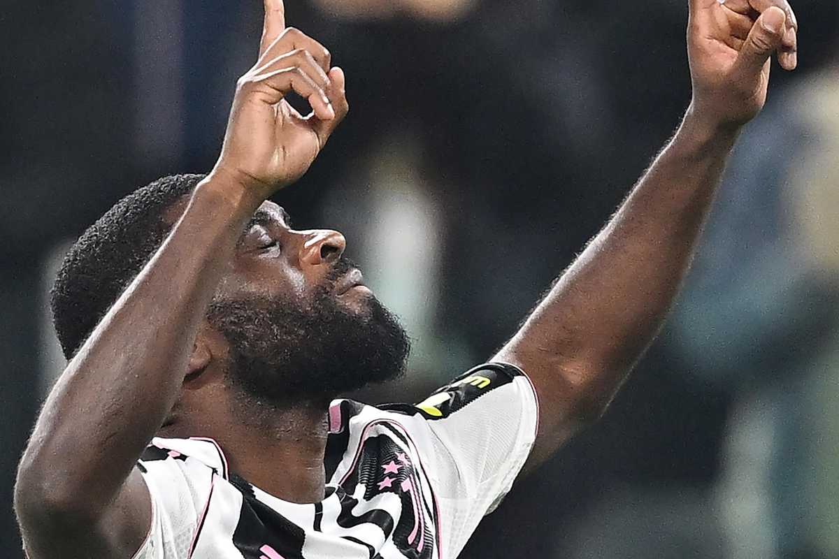 boga indica il cielo