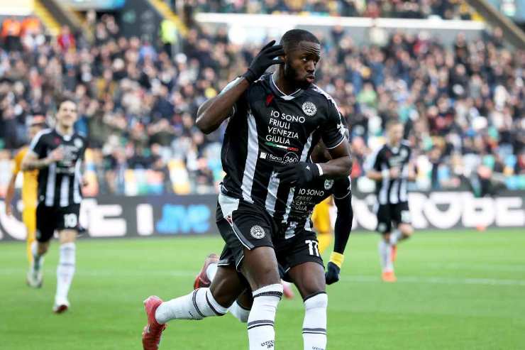 Kieran Davis esulta dopo un gol