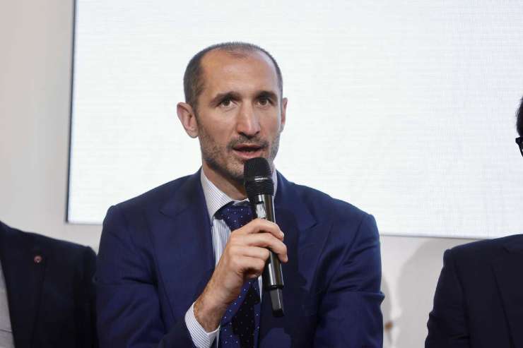 Chiellini parla al microfono