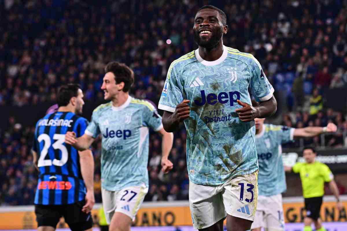 Jeremie Boga esulta dopo il gol all'Atalanta